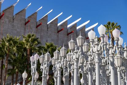 'City of lights', las farolas del LACMA en Los Ángeles.