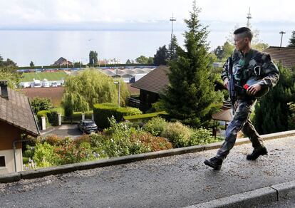 Más vigilancia alrededor del estadio Camille Fournier de Evian donde se entrena la selección alemana. 