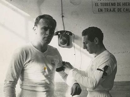 Gento y Di St&eacute;fano, en el vestuario del Madrid.