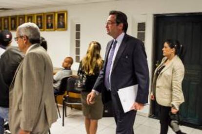 En la imagen, el presidente de la Federación de Cámaras y Asociaciones de Comercio y Producción de Venezuela (Fedecámaras), Jorge Roig (c). EFE/Archivo