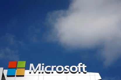 FILE PHOTO: A Microsoft logo is seen next to a cloud in Los Angeles, California, U.S. June 14, 2016. REUTERS/Lucy Nicholson/File Photo