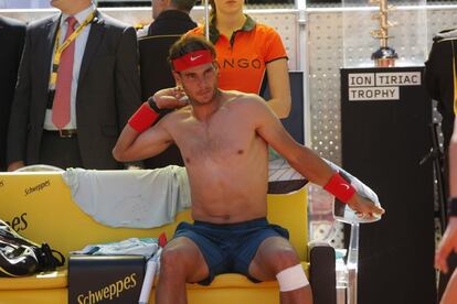 Rafael Nadal, sin camiseta, en momento de la final ante Wawrinka en el Masters de Madrid. Celebró el título.