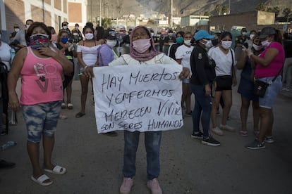 Familiares de los presos protestaron al exterior de la cárcel para exigir tratamiento médico para los reos.