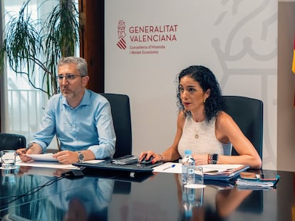 El consejero de Hacienda, Arcadi España, y la directora de la Agencia Tributaria Valenciana (ATV), Sonia Díaz, en una imagen de archivo.