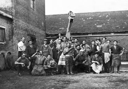 La empresa se fundó en La Seca (Valladolid), en 1935. Hoy exporta a más de 60 países y trabaja con una plantilla fija de 90 empleados.