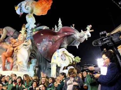 La alegría ha desbordado la falla de Convento Jerusalén tras obtener el primer premio de la Sección Especial.