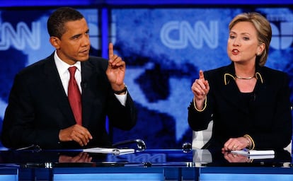 Los candidatos a la nominación presidencial por el Partido Demócrata, Barak Obama y Hillary Clinton, mantuvieron decenas de debates que representaron el gran espectáculo político en EE UU durante el año 2008. La imagen se tomó durante el que mantuvieron en la Universidad de Texas organizado por la CNN el 21 de febrero de 2008. El debate -y la nominación a la postre- lo ganó Obama.