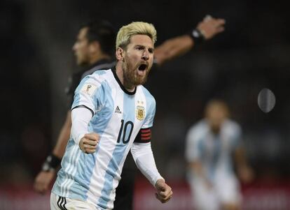 Leo Messi celebra su gol contra Uruguay.