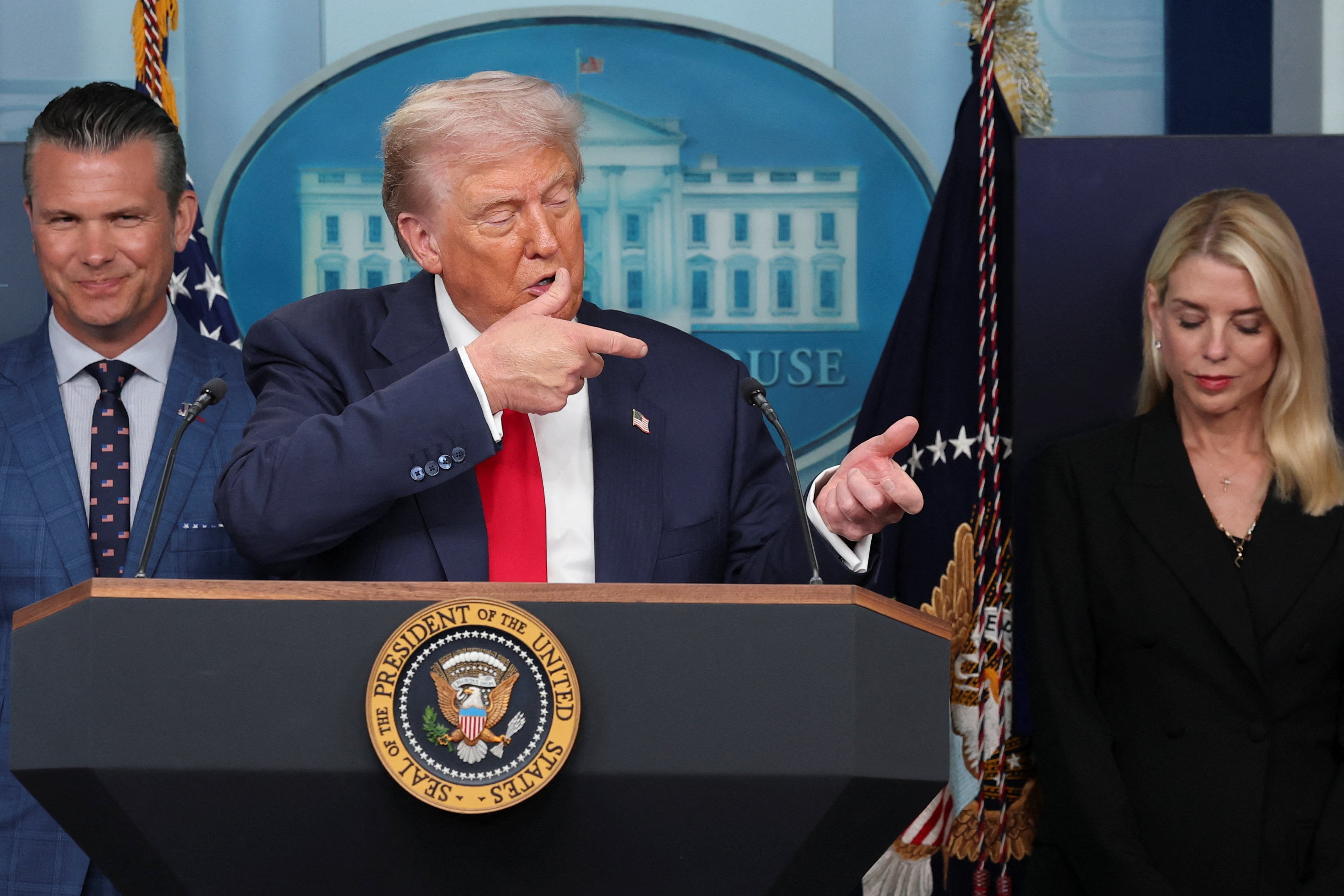 Trump ordena desplegar la Guardia Nacional en Washington y toma el control de la policía local