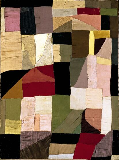Imagen de la colcha que la artista Sonia Delaunay realizó en 1911 por el nacimiento de su hijo. Inspirada en los motivos de ornamentación rusos, cuenta también con elementos de reminiscencias puramente cubistas.