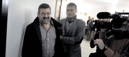 Aitor Tellería, en el Parlamento vasco tras comparecer ante la comisión de investigación del 'caso De Miguel'.