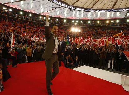 José Luis Rodríguez Zapatero, en el mitin en la plaza de toros de Zaragoza.