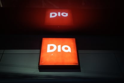 Fotografía del logo de supermercado Dia.