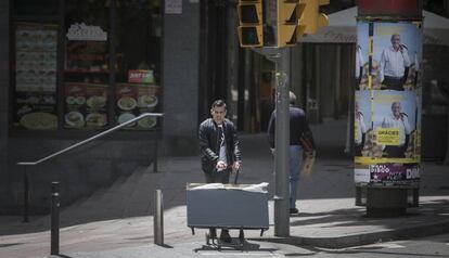 Un cartel electoral de Maragall en Nou Barris.