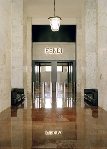 La sede de Fendi en el edificio. La firma nació como un taller familiar en Roma en 1918 y hoy forma parte del grupo francés LVMH.
