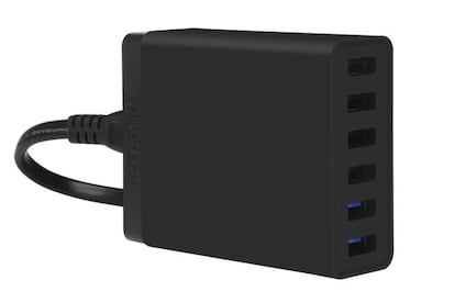 Con capacidad para enchufar seis dispositivos simultneamente, este multicargador duplica en velocidad a otros cargadores convencionales. Incluye dos puertos USB 2.0. Precio: 24 euros. www.choetech.com