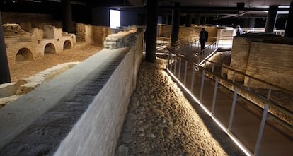 Interior del centro de interpretación del castillo de San Jorge.