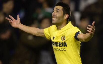 Bruno celebra el gol de penalti que le dio la victoria al Villarreal en Riazor.