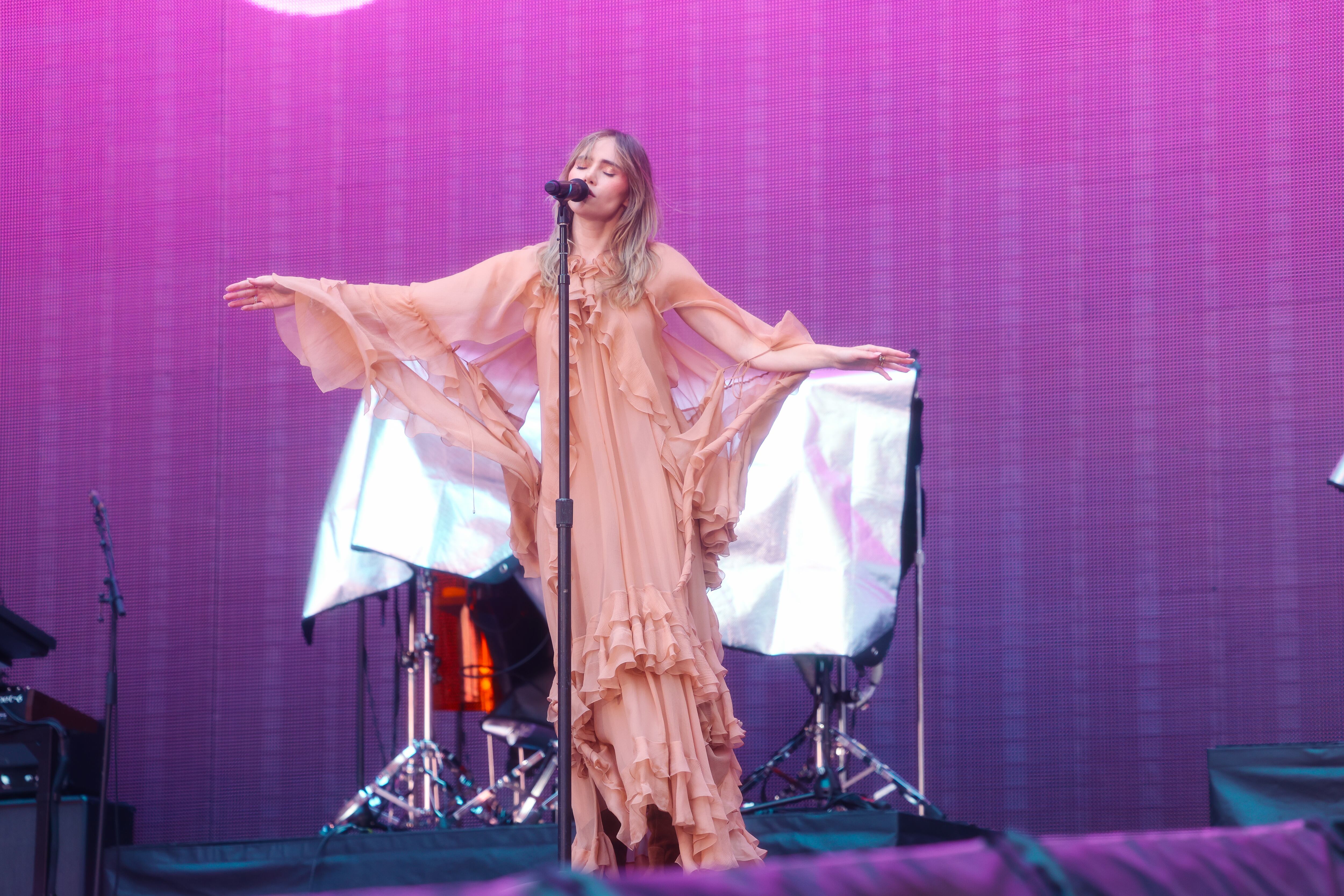 Suki Waterhouse como telonera de Taylor Swift | The Eras Tour  este verano en Londres. 