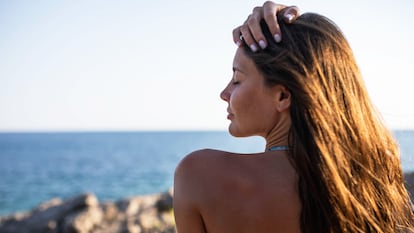 Este acondicionador capilar protege eficazmente de los rayos del sol. GETTY IMAGES.