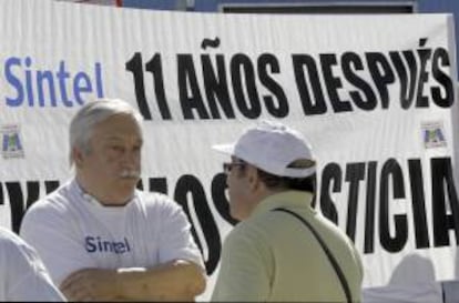 Protesta con pancartas a la entrada de la Audiencia Nacional en San Fernando de Henares. EFE/Archivo