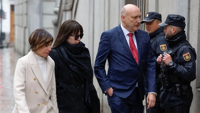 Jésica R. (en el centro), a su llegada para declarar ante el Tribunal Supremo, el pasado 27 de febrero.