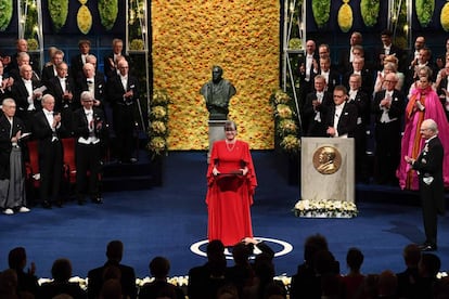La física canadiense Donna Strickland recibe el premio Nobel de física.