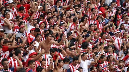 La afición de Chivas durante un partido de liga