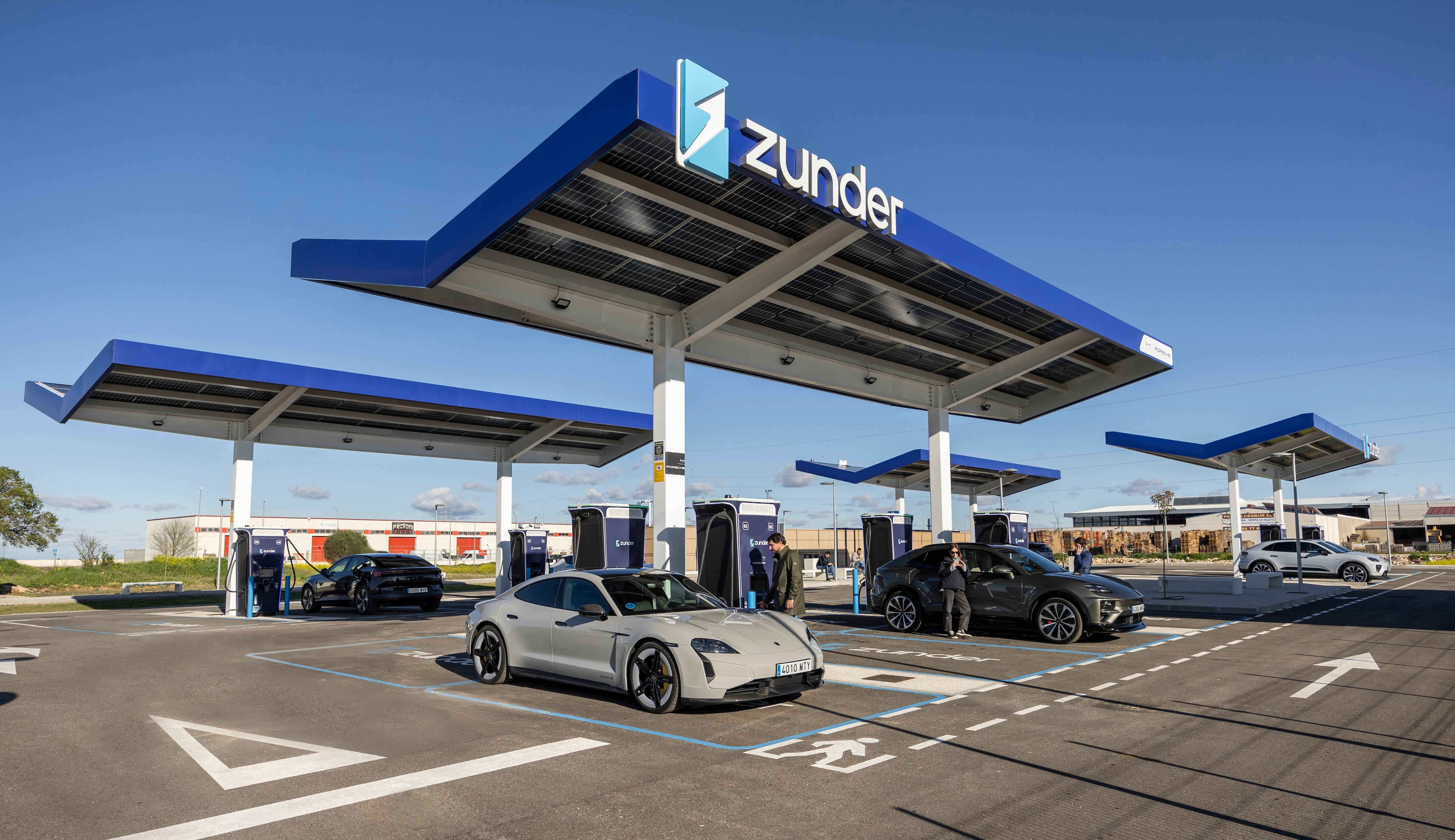 Madrid da el pistoletazo de salida al Moves III: incertidumbre en el automóvil sobre cuánto puede durar con récord de ventas de eléctricos