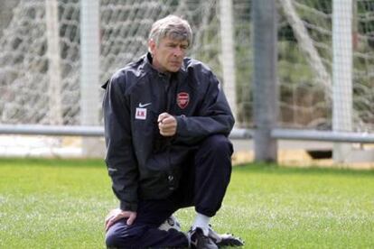 Arsène Wenger, en el campo de entrenamiento.