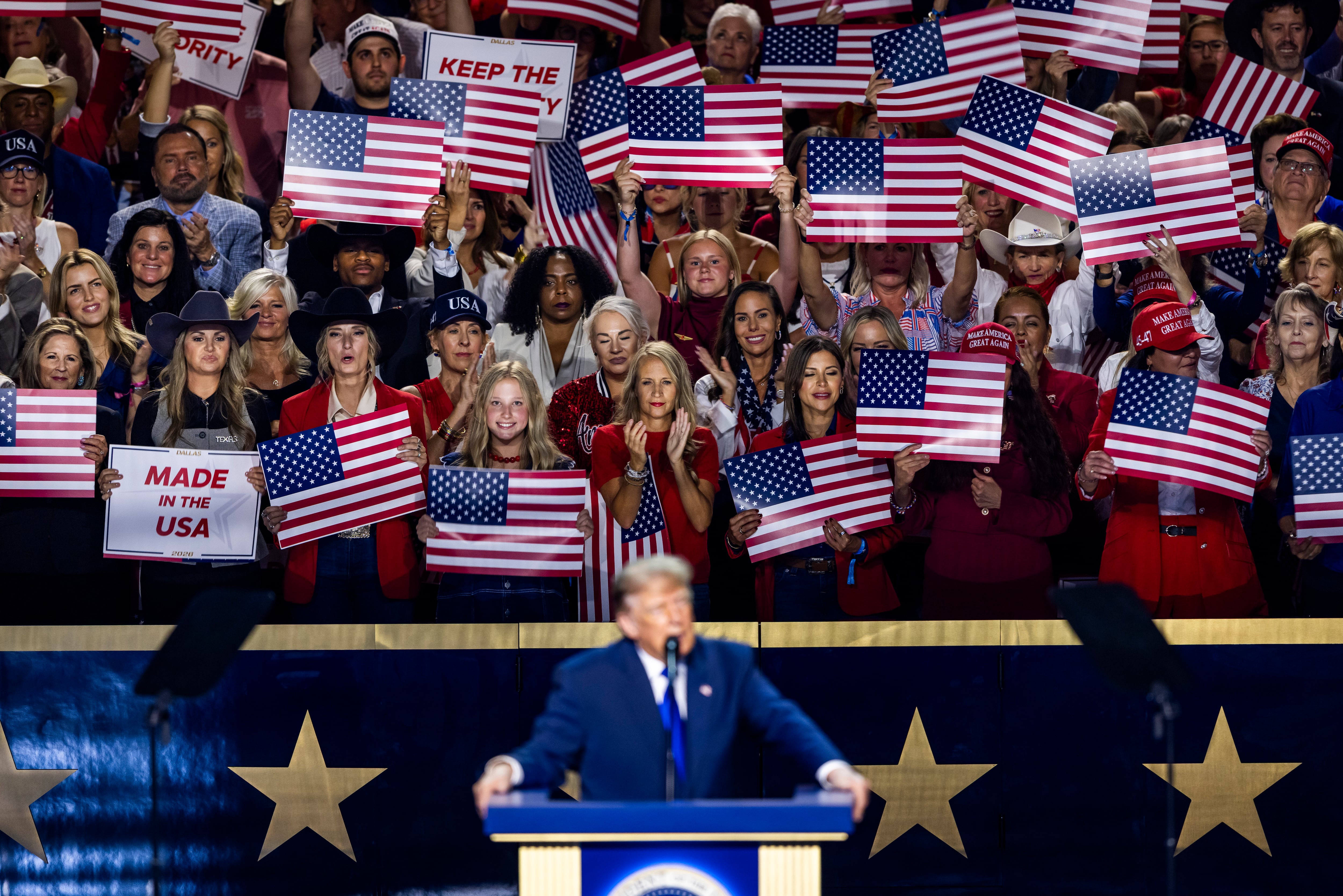 Trump promete en el ‘Trump-a-palooza’ un bono de 5.000 dólares si los republicanos ganan las ‘midterms’