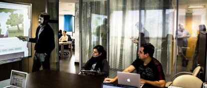 Equipo de Educaline en la sede de la empresa.