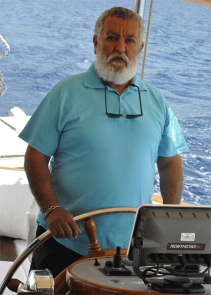 Nedim Danaci Capitán de la goleta 'Xenos III'.