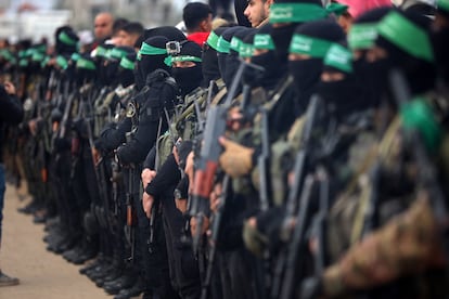 Milicianos de Hamás, durante la liberación de un grupo de rehenes israelíes, el 8 de febrero.