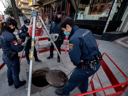 Members of the National Police conducting a security check on February 15 in Madrid.