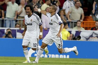 Marcelo y Pepe celebran el primer gol del equipo madridista