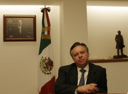 El procurador general de México, Eduardo Medina Mora, durante la entrevista.
