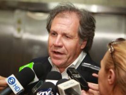 El ministro uruguayo de exteriores, Luis Almagro, habla con la prensa. EFE/Archivo