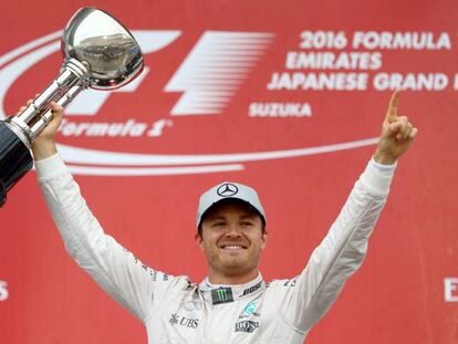 Nico Rosberg celebra su victoria en Japón.