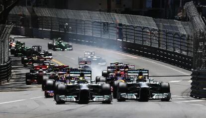 Rosberg lucha por la primera plaza con Hamilton durante la salida