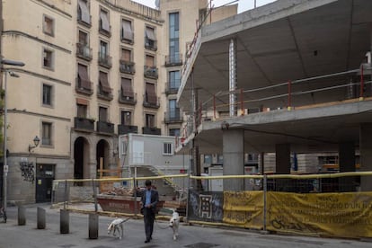 L’obra del centre cívic dels carrers dels Mestres Casals i Martorell.