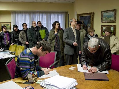 Recogida de firmas de la plataforma Demokrazia 3 Milloi