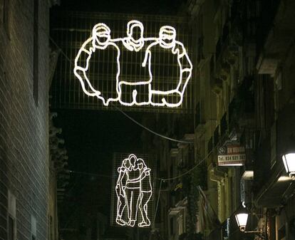 Detall d'un dels llums nadalencs que es pot veure al carrer de l'Hospital, a Barcelona.