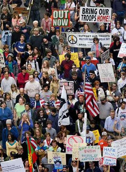 Protesta contra la guerra de Irak en Portland, Oregón, en el cuarto aniversario de la invasión.