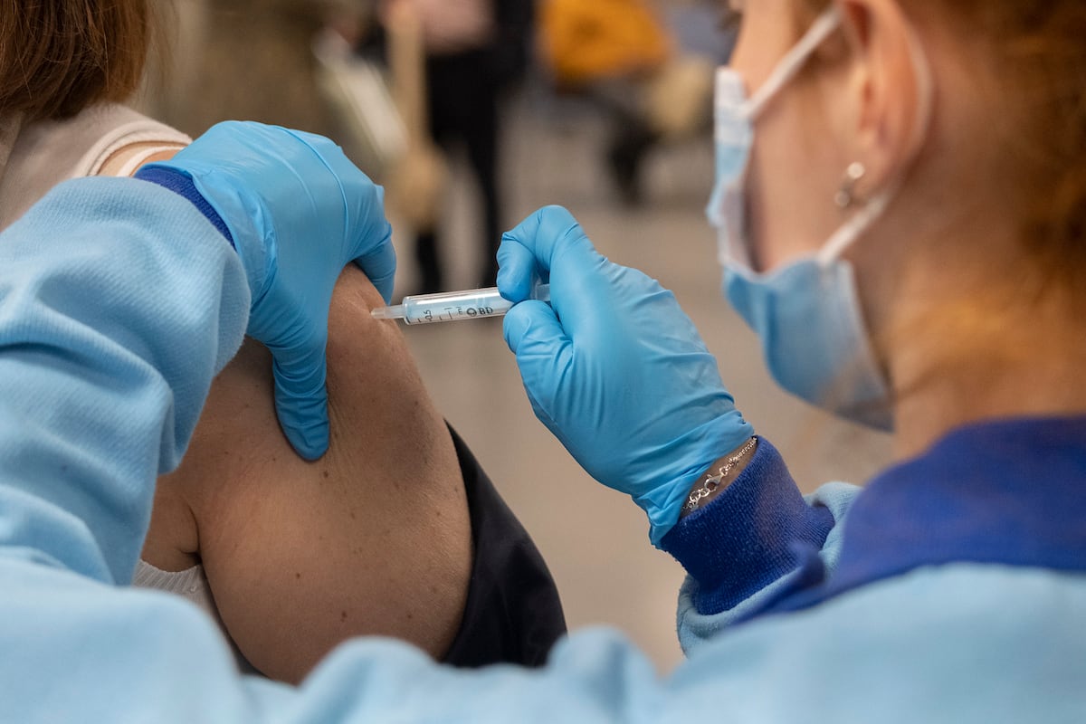 Booster shots in Spain: Spain approves booster Covid-19 shots for over ...