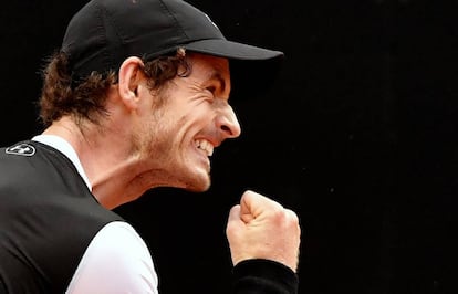 Andy Murray celebra su victoria ante Djokovic en Roma.