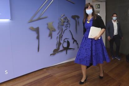 La diputada de JxCat, Laura Borràs, en la sala de prensa del Congreso de los Diputados.