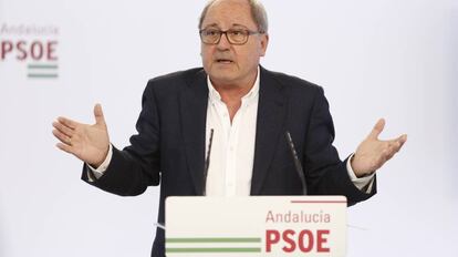 El secretario de organizaci&oacute;n del PSOE en Andaluc&iacute;a, Juan Cornejo, este lunes en Sevilla.