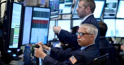Operadores en la Bolsa de Valores de Nueva York (NYSE) en EE.UU.