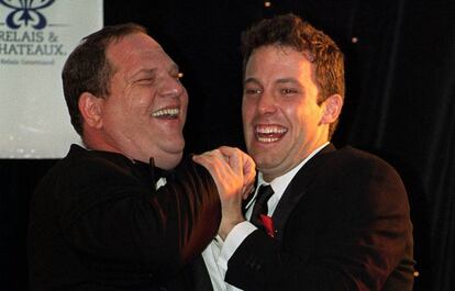 El productor Harvey Weinstein y Ben Affleck, en mayo de 1999.